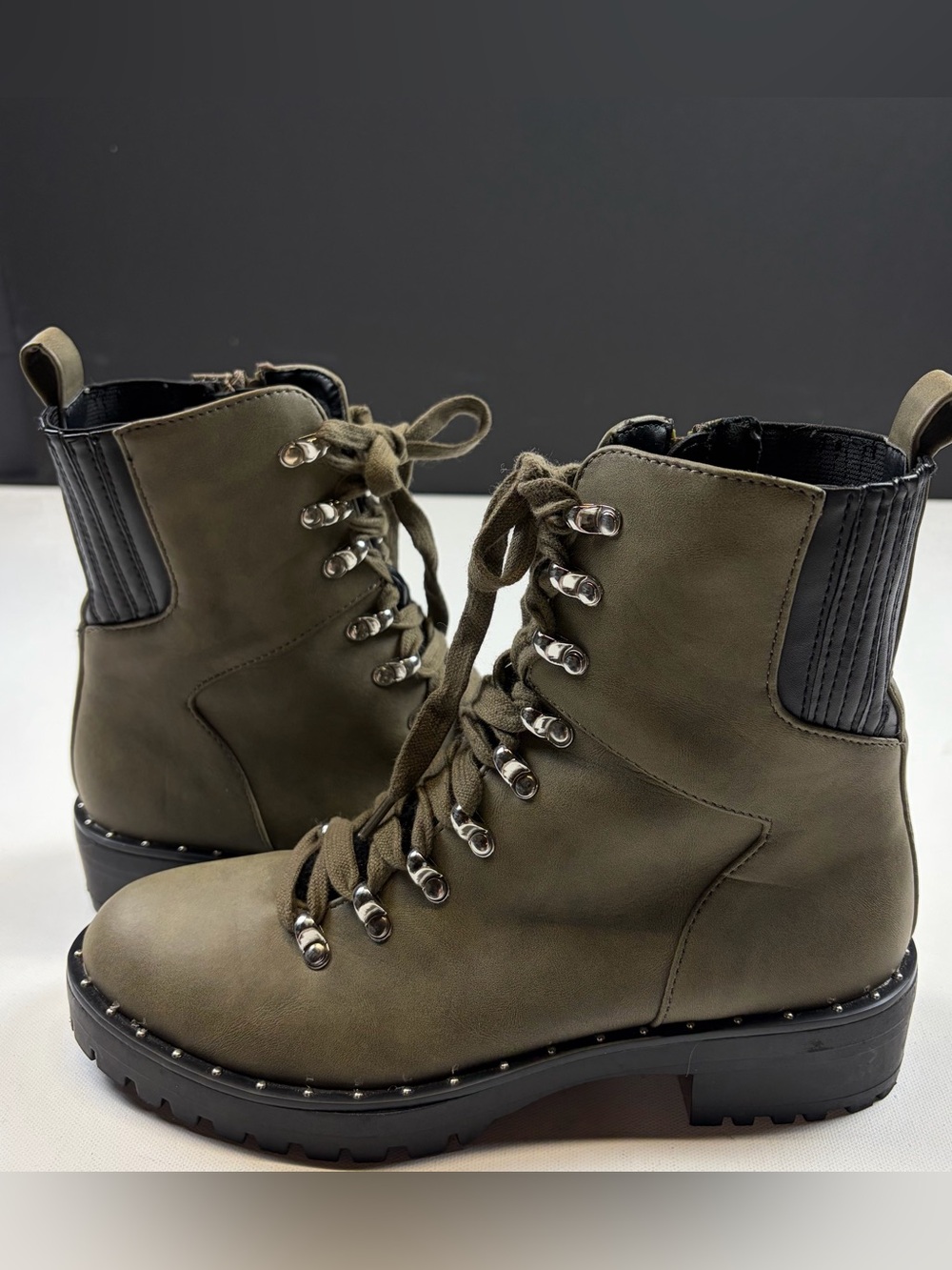 DV DOLCE VITA ODERRA OLIVE STUDDED COMBAT HIKER BOOTS WOMEN SIZE 6.5